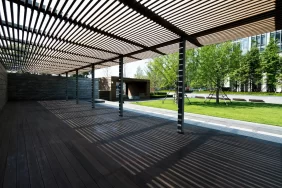 لماذا تختار مظلات حديدية في الرياض؟ دليلك الشامل للحماية والجودة