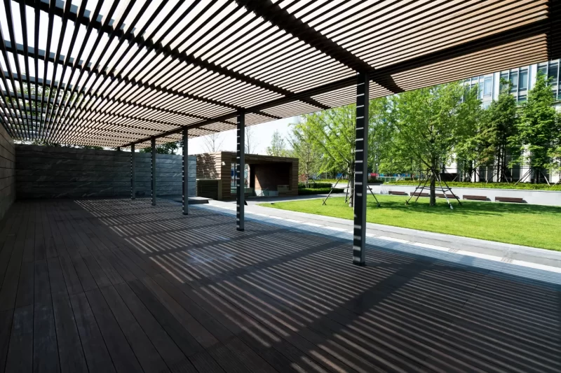 لماذا تختار مظلات حديدية في الرياض؟ دليلك الشامل للحماية والجودة