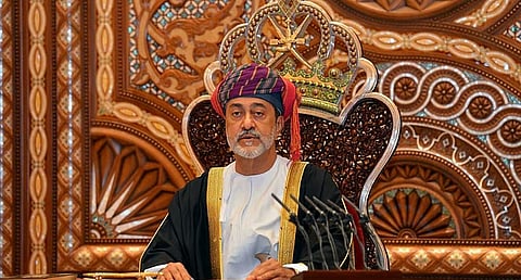 سلطان عمان يبعث برقية تهنئة لخامنئي باختياره مرشدا لإيران