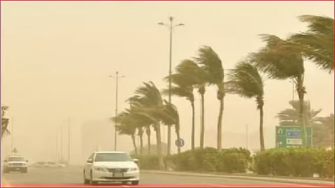 «الأرصاد» ينبه من رياح نشطة وأتربة مثارة على سكاكا ودومة الجندل