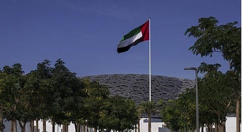 حريق بمجمع صناعي في أبوظبي إثر استهدافه بمسيّرات