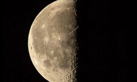 فلكية جدة: قمر رمضان في تربيعه الأخير الليلة