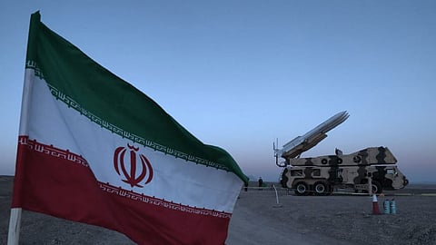 الحرس الثوري يطلق الموجة 50 من الصواريخ والمسيرات على الإمارات والأسطول الخامس