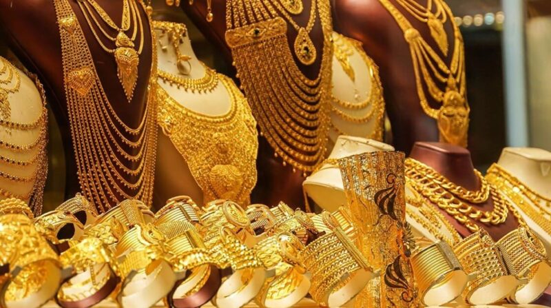 أسعار الذهب تهوي: ما الذي يدفعها للانخفاض؟