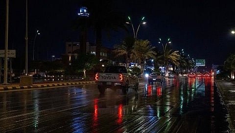 هطول أمطار على عدد من مدن منطقة القصيم واستمرار الحالة المطرية