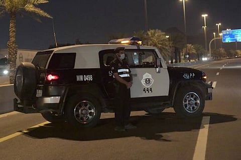 دوريات الأمن بمنطقة الرياض تضبط 5 مقيمين لممارستهم التسول