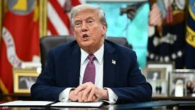 «ترامب» يلمح إلى إمكانية استئناف المحادثات مع إيران رغم حصار الموانئ