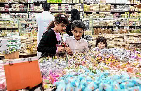 مبيعات الحلويات بينبع تشهد حركة شرائية نشطة مع قرب عيد الفطر