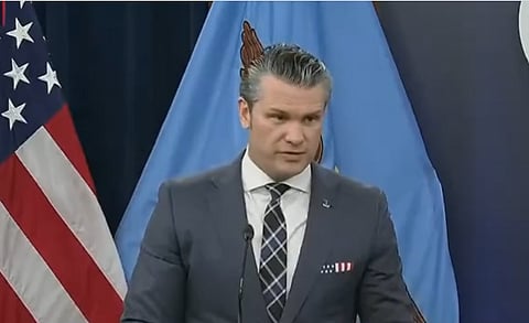 وزير الحرب الأمريكي: إيران تأخذ العالم رهينة بسبب طموحاتها النووية.. ودمرنا قدراتها الجوية والبحرية