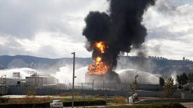 إذاعة جيش الاحتلال: صاروخ إيراني يصيب مصافي النفط في حيفا