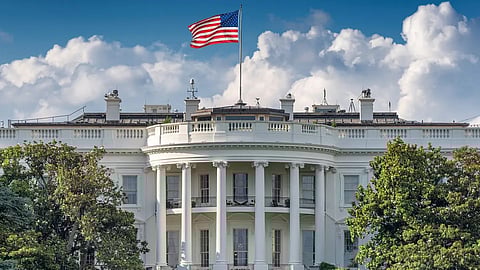 الاستراتيجية الأمريكية في إيران: رؤية شاملة للمستقبل القريب