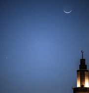 مشهد فلكي لا ينسى: اقتران هلال العيد والزهرة في ليلة ساحرة