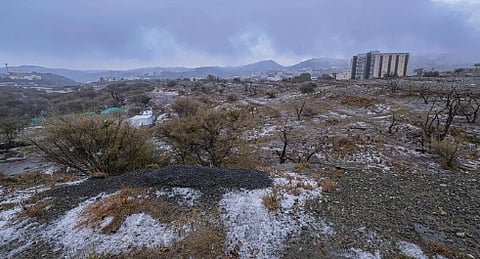 طقس الباحة: تفاصيل هطول البرد وتوقعات الأرصاد