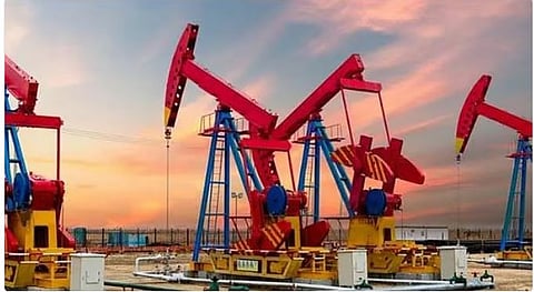 تراجعات أسعار النفط العالمية: كل ما تحتاج معرفته عن ديناميكيات السوق