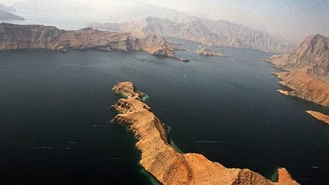 دبلوماسية المضيق: مضيق هرمز وأمن الملاحة في قلب جهود السلام