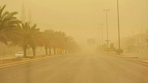 الأرصاد تصدر تنبيهاً حول العوالق الترابية بنجران
