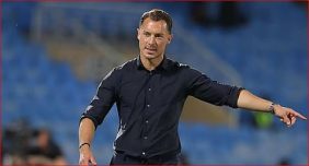 استراتيجيات ما بعد مباراة الأهلي وضمك: رؤى المدربين للدوري السعودي