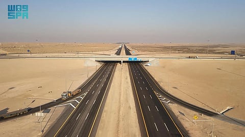 السعودية: ريادة في الربط البري الخليجي والتنمية اللوجستية