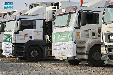 وصول 9 شاحنات إغاثية جديدة مقدمة من «سلمان للإغاثة» إلى محافظة عدن