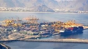 حكومة الشارقة: 4 إصابات وحريق بميناء خورفكان بعد سقوط شظايا