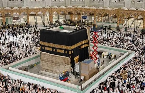 صيانة الكعبة المشرفة: الحفاظ على التاريخ والهوية الإسلامية الأصيلة