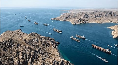 دليل فهم التوتر العسكري في مضيق هرمز وتطوراته الحالية