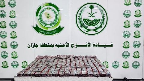 جازان: دوريات الأفواج تحبط تهريب الأقراص المخدرة