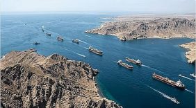 تأثير الرقابة المشددة على ملاحة مضيق هرمز وتكاليف الشحن