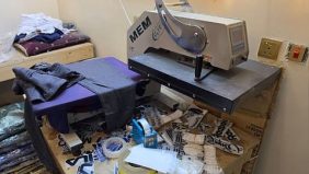 حملات رقابية مكثفة تسفر عن ضبط مصانع ملابس مقلدة في جدة