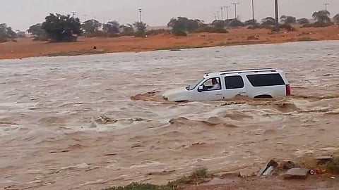 طقس السعودية والوعي الفردي: كيف تحمي نفسك من مخاطر السيول؟