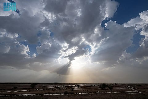 أمطار الطائف ترسم لوحة جمالية في جبال وشعاب عشيرة