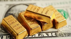 تراجع الذهب عن ذروة شهر مع ارتفاع الدولار