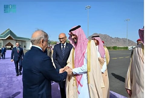 رئيس وزراء جمهورية باكستان الإسلامية يغادر المدينة المنورة