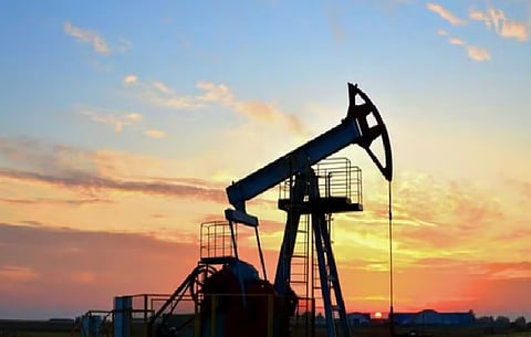 توقعات أسعار النفط العالمية وسط تراجع حركة شحن السفن