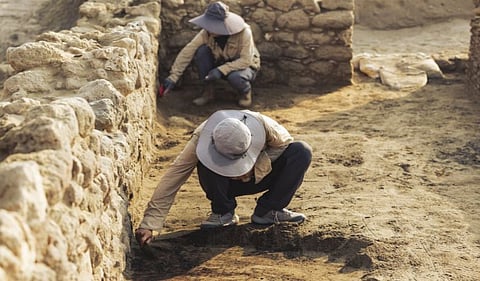 كيف ساهم موقع السرين الأثري في تشكيل تاريخ الموانئ الإسلامية؟