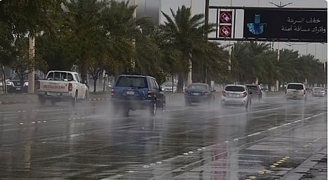 أمطار مكة المكرمة: استنفار الأجهزة المعنية لمواجهة التقلبات