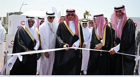 تجربة فريدة بانتظارك مع التاكسي البحري في جدة الساحر