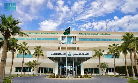 خطوة نوعية.. تصحيح النظر بالليزك في مستشفى قوى الأمن بالدمام