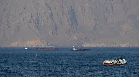 دور الملاحة في مضيق هرمز في تشكيل المشهد السياسي