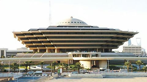 عقوبات نقل الزوار في الحج: مصادرة المركبة وغرامات مالية ضخمة