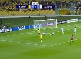 نادي النصر السعودي يضع قدماً في النهائي بعد ثلاثية الشوط الأول