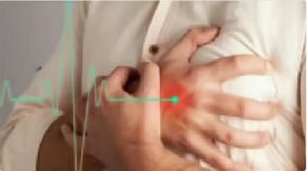 هل تشير آلام الذراع اليسرى إلى مشكلات في القلب؟.. استشاري يوضح