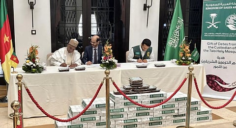 مركز الملك سلمان للإغاثة يسلّم 25 طنًا من التمور هدية المملكة للكاميرون