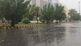 تطورات حالة الطقس في السعودية: استمرار هطول الأمطار الرعدية الكثيفة