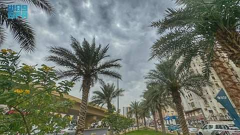 ظلال وتضاريس: قصة سحب مكة المكرمة الخلابة في الشتاء